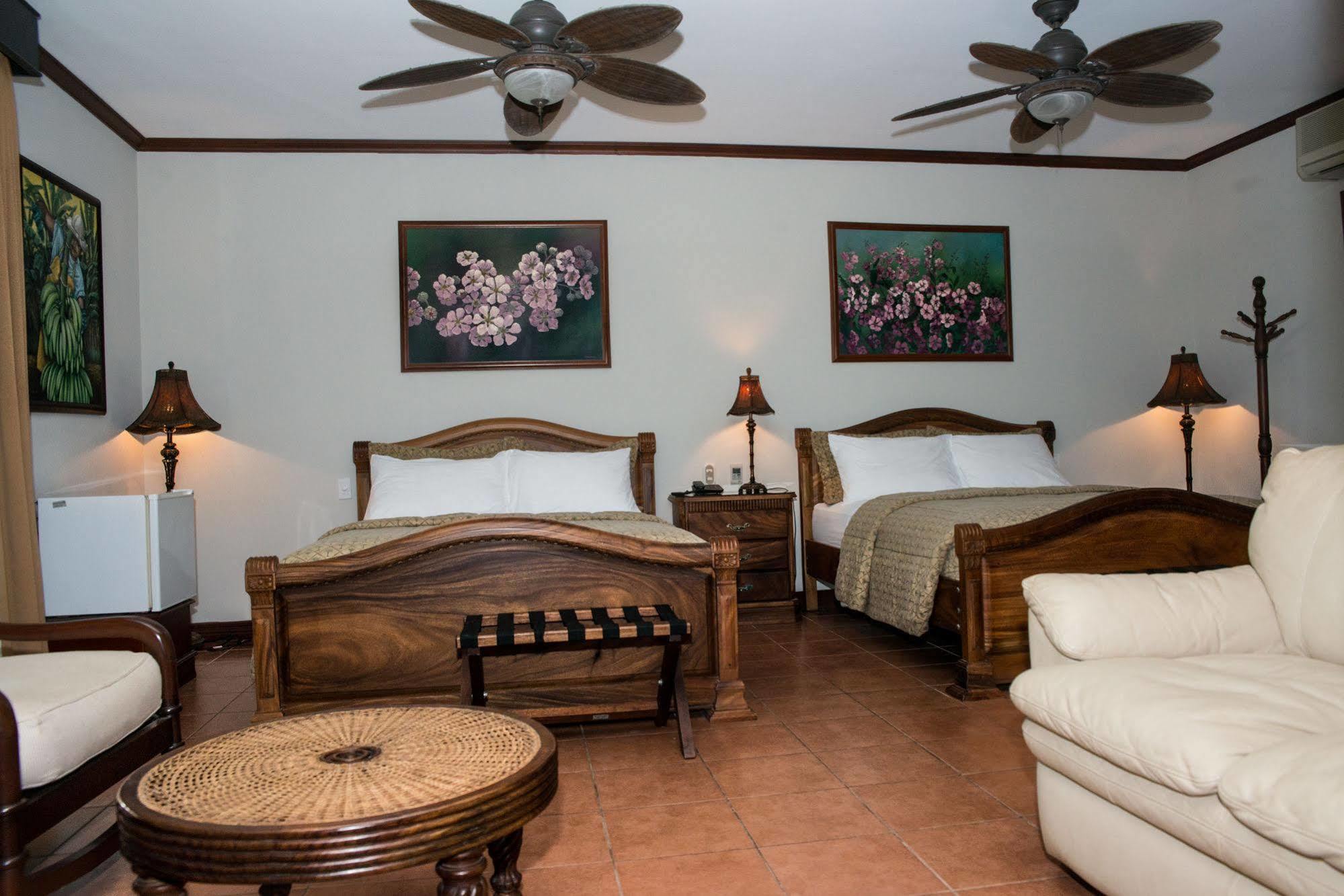 Hotel Casa Roland Golfito Resort Exterior photo